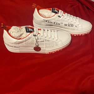 John Galliano gazette low top sneakers brand new never worn. Size 42(9US)